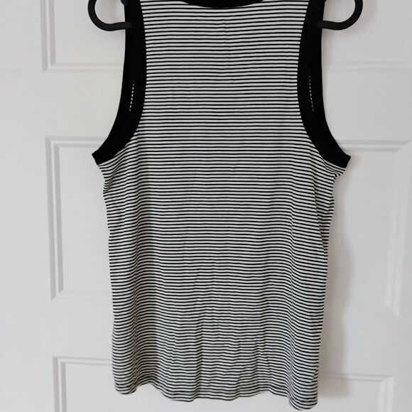 Old Navy Classic tanktop - Picture 2 of 3